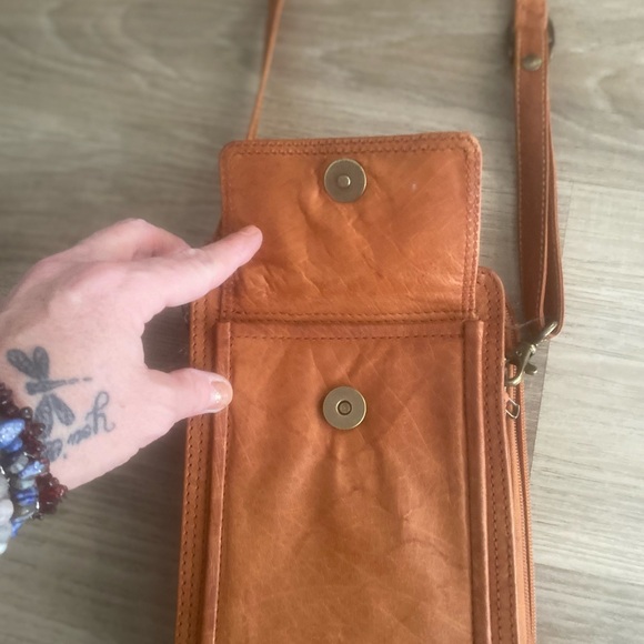 Never used leather wallet purse. Keep your cards, phone, sunglasses - Picture 11 of 14